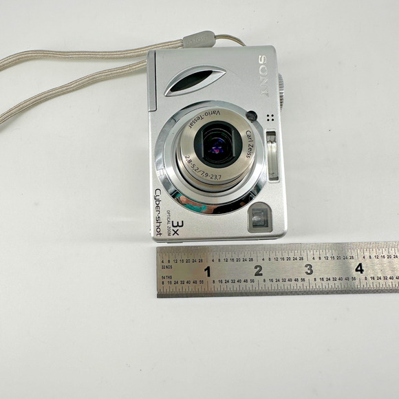 Sony Cybershot DSC-W7 7.2MP Digital Camera w/ Memory Stick & Carry Case - Picture 8 of 9
